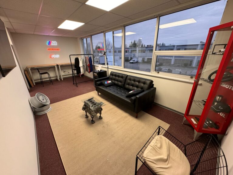 waiting room CG Motorsports 2 (3)